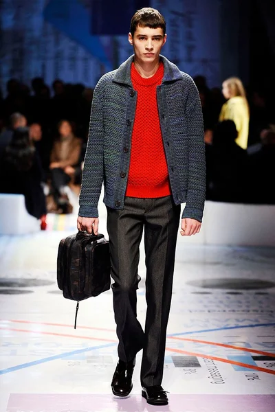 Look 32